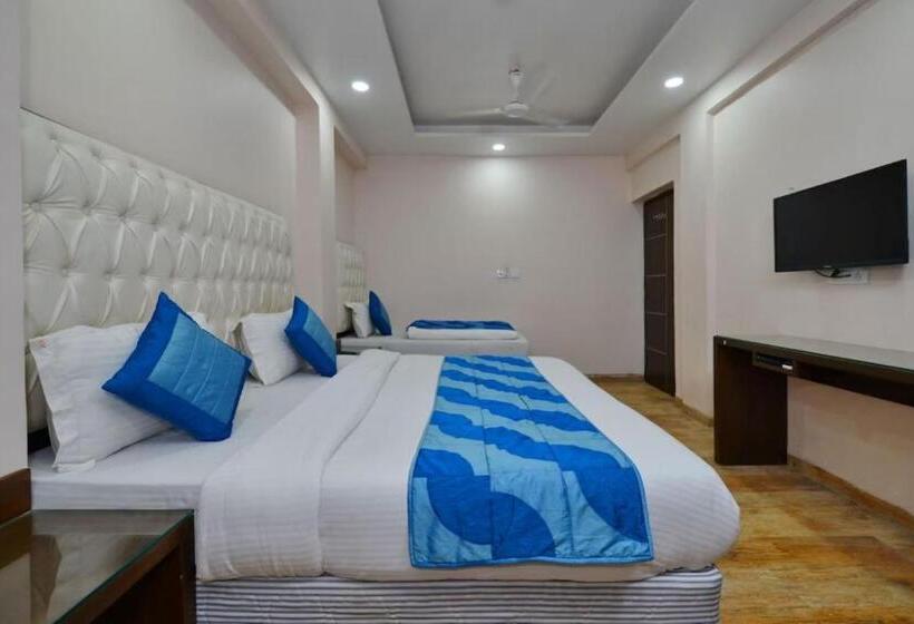 חדר סטנדרט לשלושה, Prime Cashew & Paradise International Walking Distance Railway Station