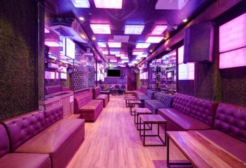 חדר סטנדרט לשלושה, Prime Cashew & Paradise International Walking Distance Railway Station