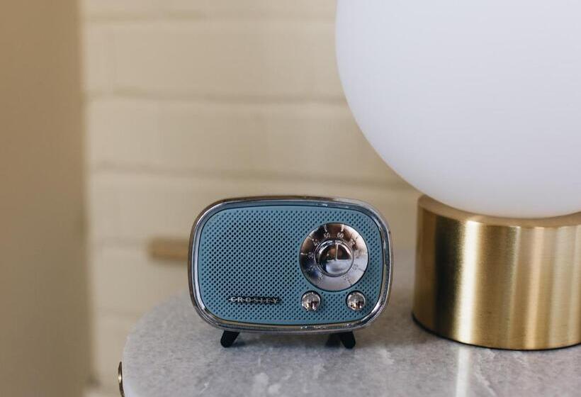 带大床的套房, The Bellwether