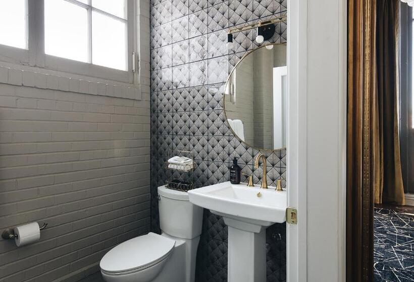 キングサイズベッドのデラックススイート, The Bellwether