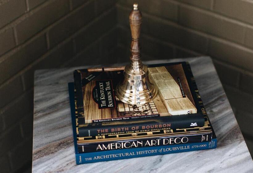 带大床的复式套间, The Bellwether