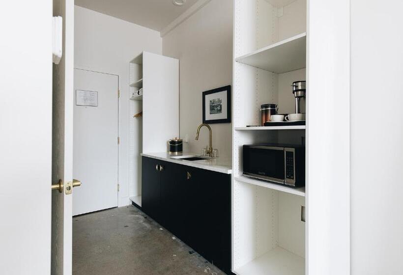 套房, The Bellwether