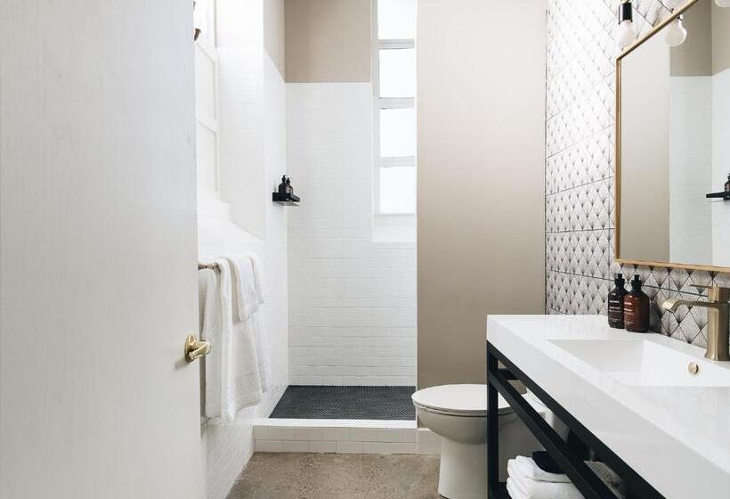 套房, The Bellwether