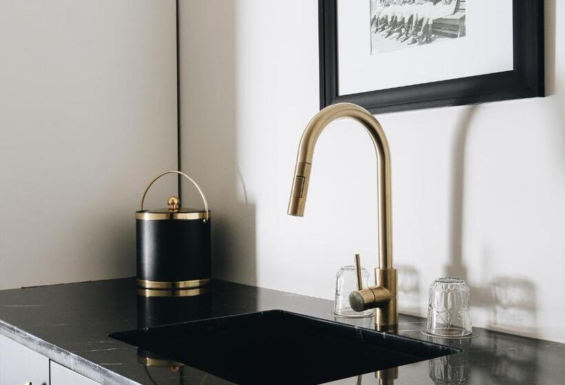 套房, The Bellwether