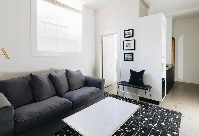 套房, The Bellwether