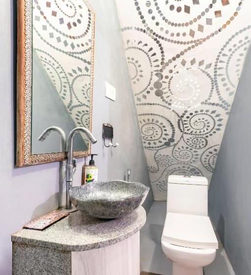 Habitación Cuádruple Estándar con Balcón, The Singing Tree