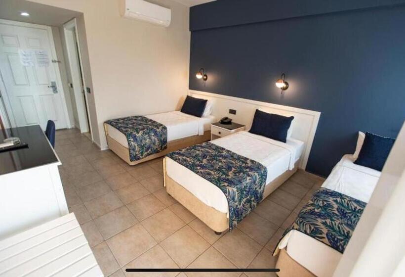 Quarto Triplo Estandar com Sacada, Mir Amor Garden Resort Hotel - All Inclusive