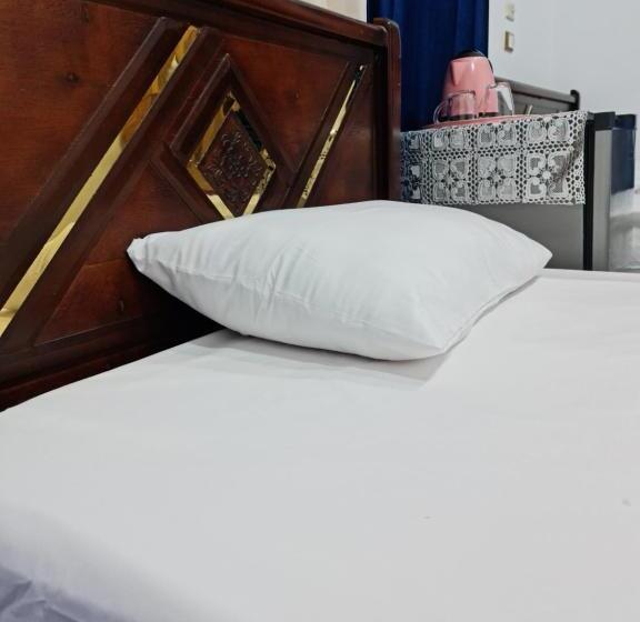 اتاق استاندارد با چشمانداز باغ, Happy Pyramids Inn