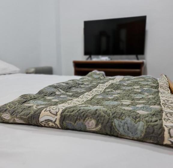 اتاق استاندارد با چشم‌انداز باغ, Happy Pyramids Inn
