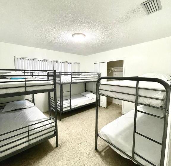 共用房间的床, Miami House 2