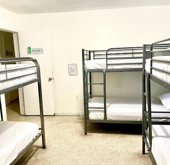 سرير فى غرفة مشتركه, Miami House 2