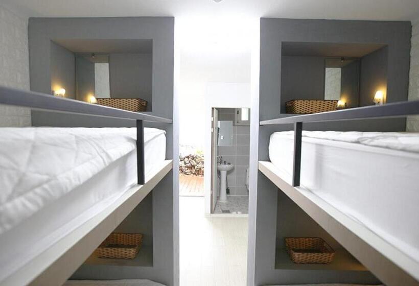 ルームシェアのワンベッド, Mo Guesthouse