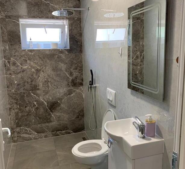 스탠다드 트리플 룸, Stonehouse Villa