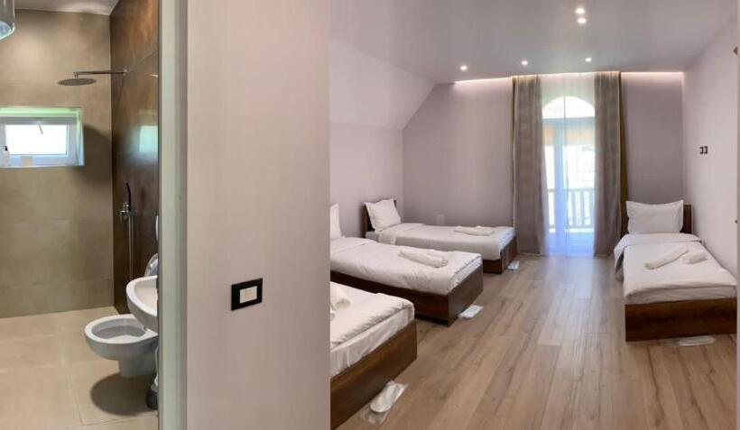 디럭스 패밀리 룸, Stonehouse Villa