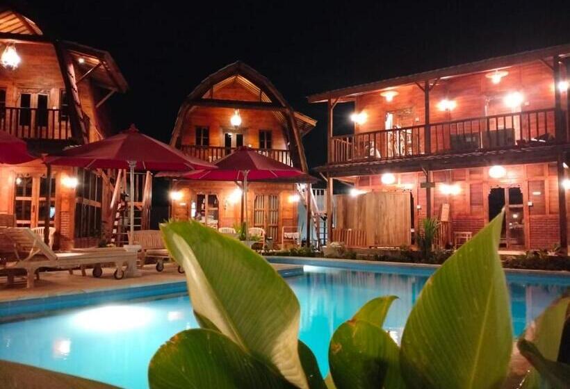 חדר דלוקס עם נוף להרים, Melasti Mountain Villa, Amed Bali   Agung Room 3