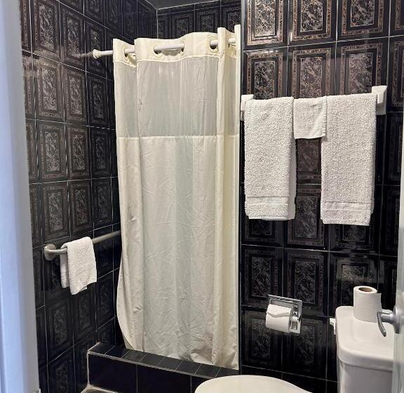 带大床的标准间, Easy 8 Motel