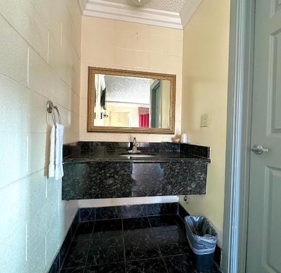 带大床的标准间, Easy 8 Motel