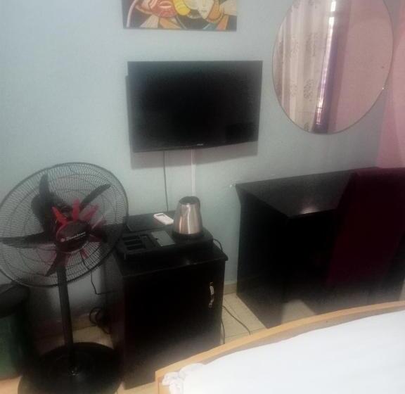 اتاق استاندارد یک نفره, Crystal Suites