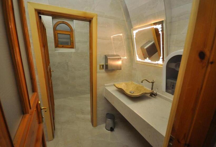 اتاق لوکس خانوادگی, Kral Boutique