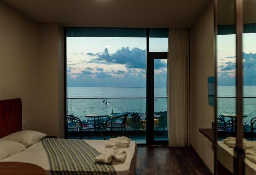 اتاق لوکس با بالکن و چشمانداز دریا, Navi Gonio