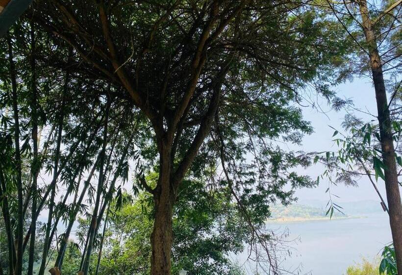 اتاق خانوادگی, Ruhondo Beach Resort