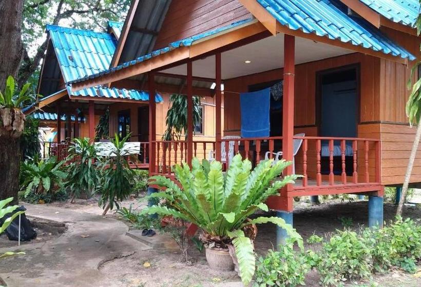 Номер Deluxe, Lanta Long Beach Hostel