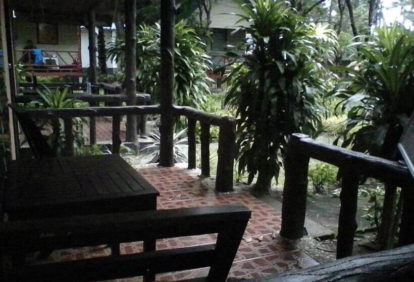 스탠다드 트리플 룸, Lanta Long Beach Hostel