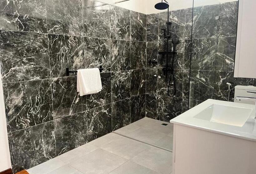 חדר סטנדרט נוף לבריכה, Txumas