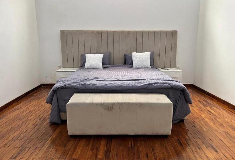 חדר סטנדרט עם מיטת קינג, Txumas