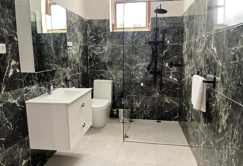 חדר סטנדרט עם מיטת קינג, Txumas