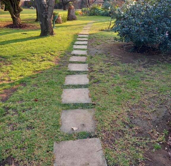 اتاق استاندارد با چشم‌انداز باغ, Woodpecker Bachelor Cottage