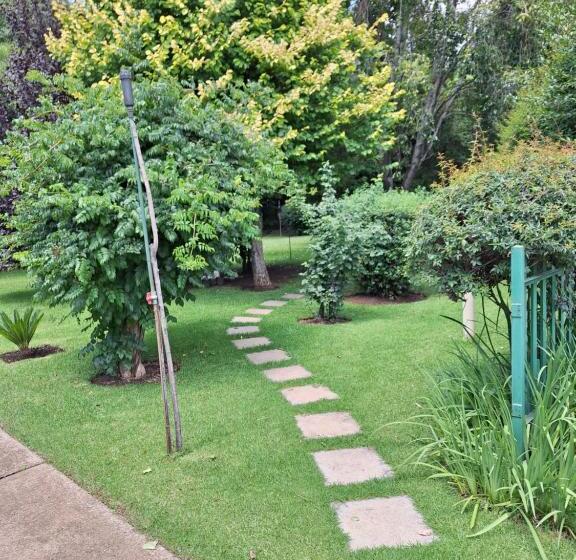 اتاق استاندارد با چشم‌انداز باغ, Woodpecker Bachelor Cottage