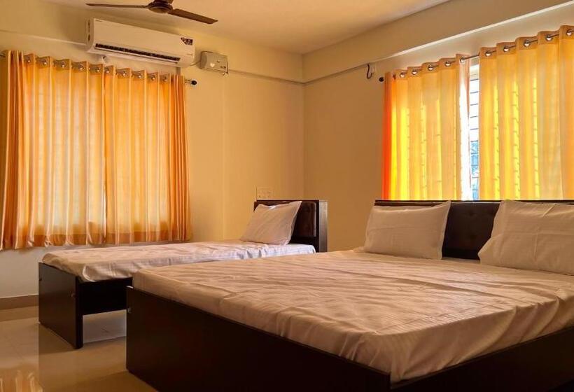 Deluxe Kolmen Hengen Huone, Shree Swarna Comforts
