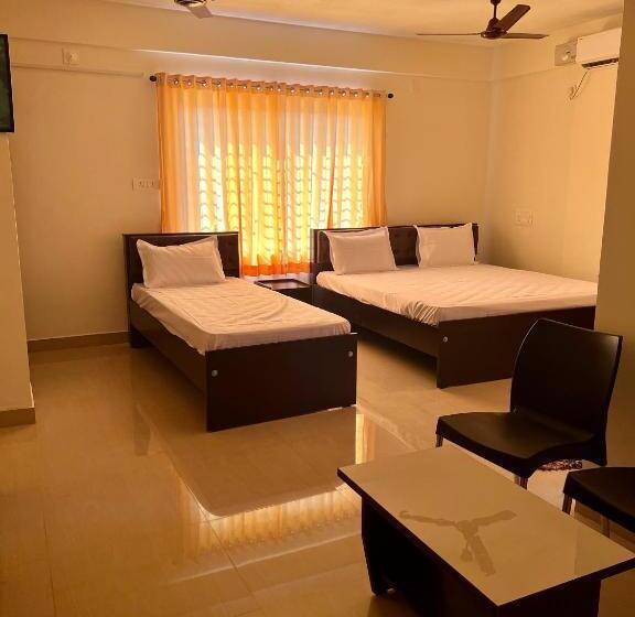 Deluxe Kolmen Hengen Huone, Shree Swarna Comforts