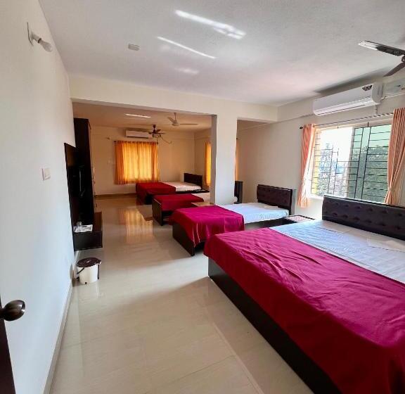 Deluxe Neljän Hengen Huone, Shree Swarna Comforts