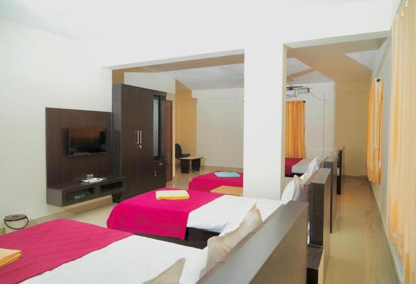Deluxe Neljän Hengen Huone, Shree Swarna Comforts