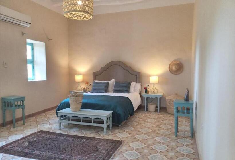 اتاق لوکس با تخت بزرگ, Bab Al Samawy