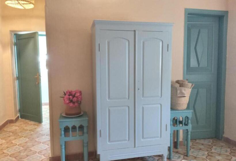 اتاق لوکس با تخت بزرگ, Bab Al Samawy