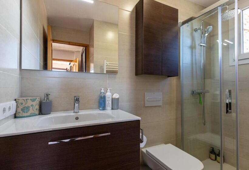 带1个卧室的带阳台的公寓, Masia Aubareda