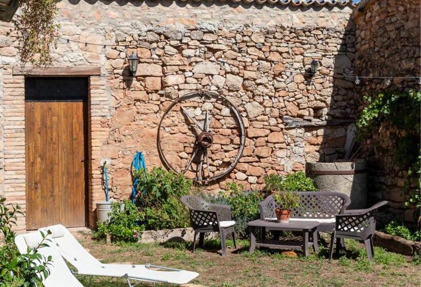 带1个卧室的带阳台的公寓, Masia Aubareda