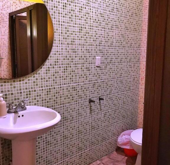 اتاق لوکس, Brunette Beach