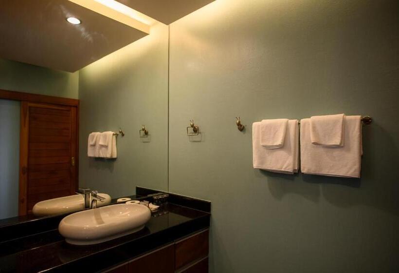 디럭스 4인 룸, Huan Chom Jan Hometel At Lampang