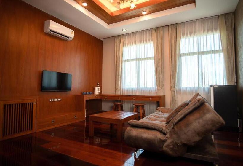 디럭스 4인 룸, Huan Chom Jan Hometel At Lampang