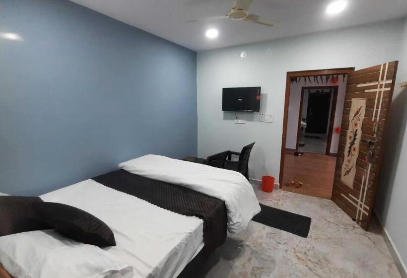 Номер Стандарт, Oyo Sg Trinetra Residency