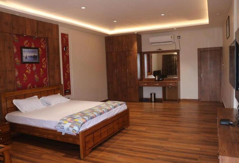 キングサイズベッドのスタンダードルーム, Birsha Munda Guest House