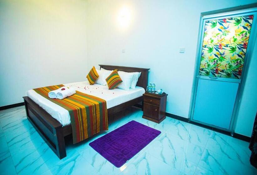 חדר דלוקס, Queen S Villa