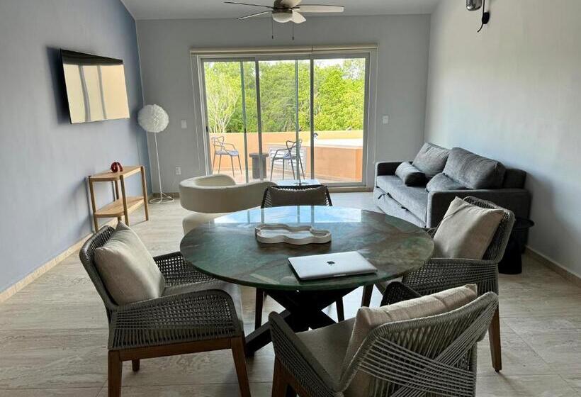 شقة غرفة واحدة, Sasay