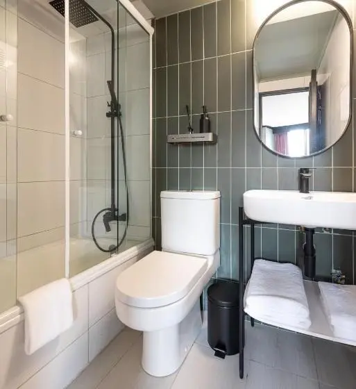 استودیوی استاندارد, Apt Serviced Apartments Santiago