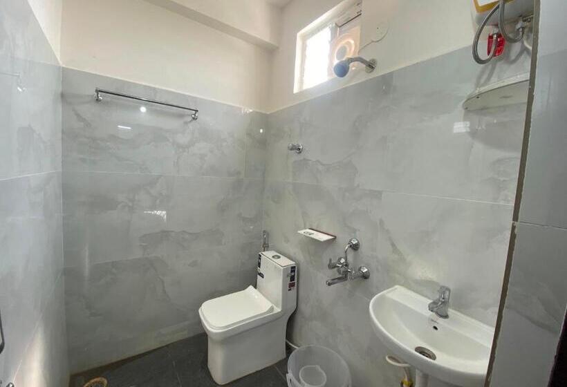 اتاق کلاسیک سه تخته, Collection O Fusion Studio Flats