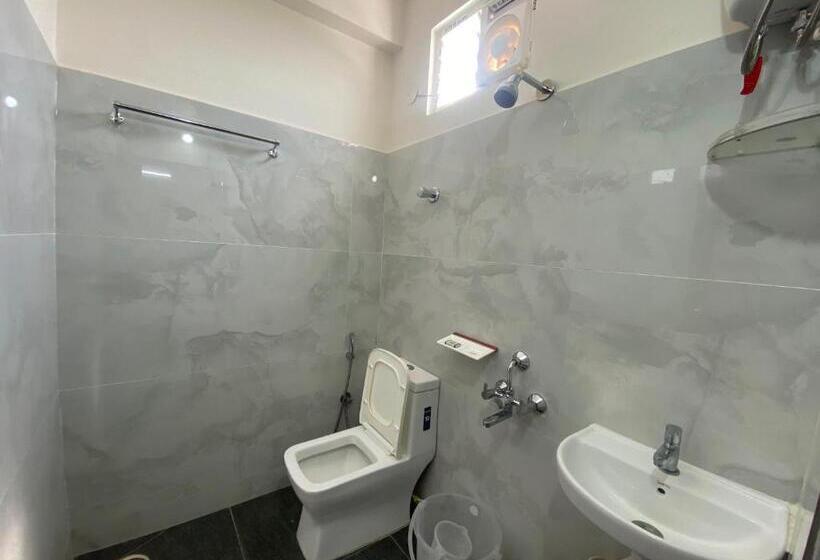 اتاق کلاسیک سه تخته, Collection O Fusion Studio Flats